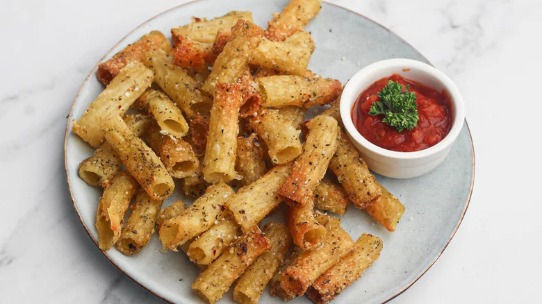 air fryer pasta chips with sauce