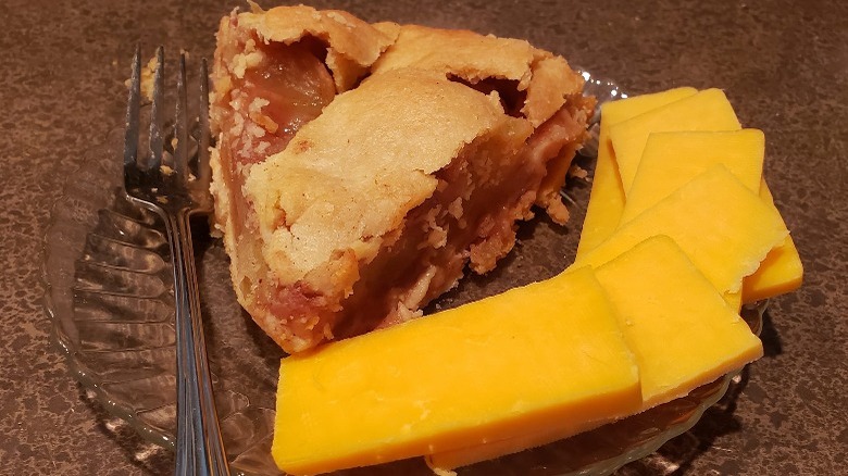 apple pie with sliced cheddar