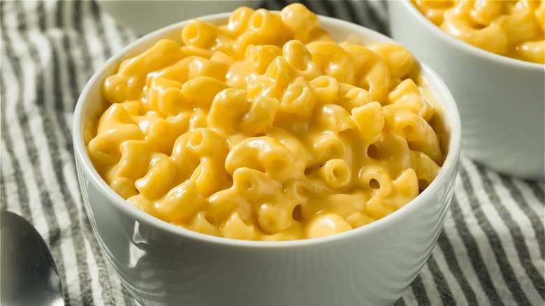 bowl of macaroni and cheese