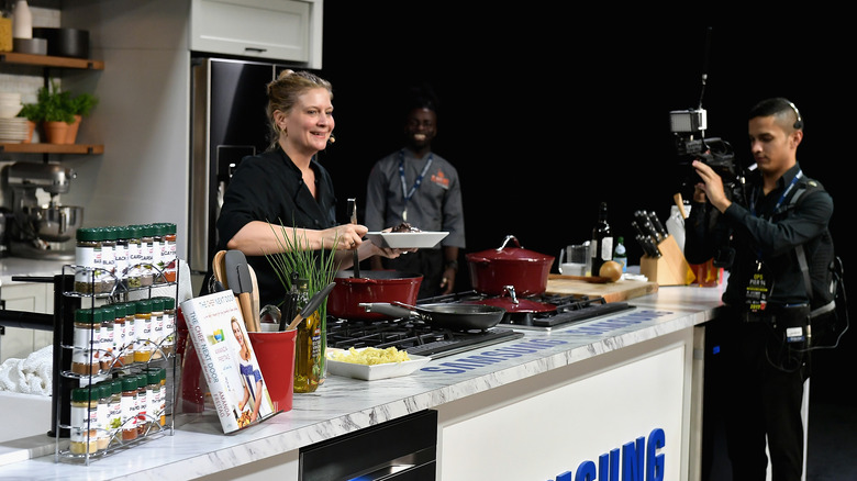 Amanda Freitag cooking at an event