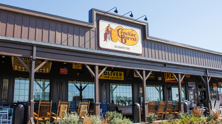 Cracker Barrel store front