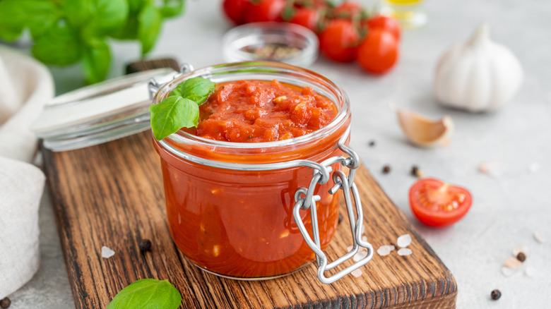 jar of tomato sauce