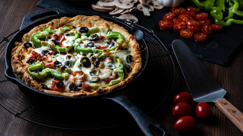 Veggie pizza in a cast iron pan