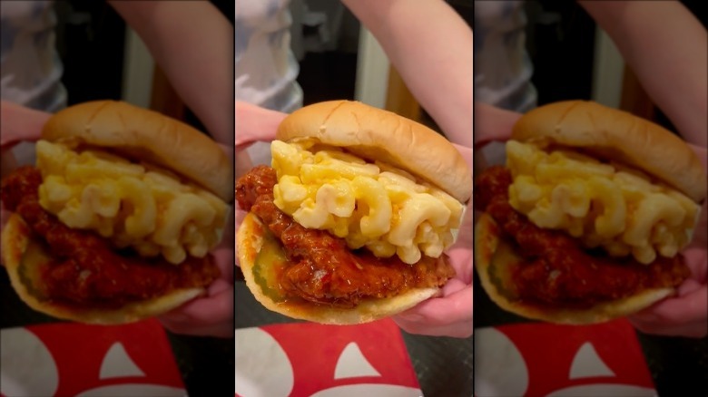 chicken sandwich, mac and cheese