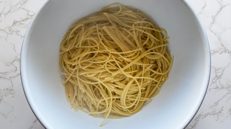 A bowl of cooked pasta 