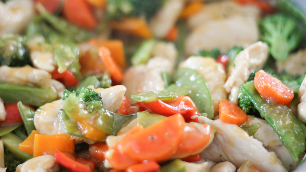 chicken stir fry sauce served