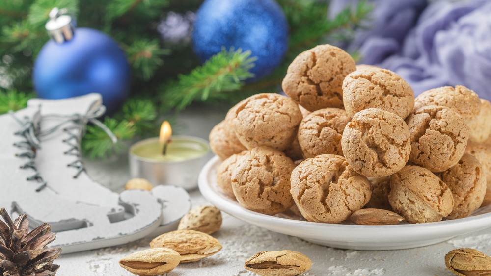 Amaretti cookies by Christmas tree