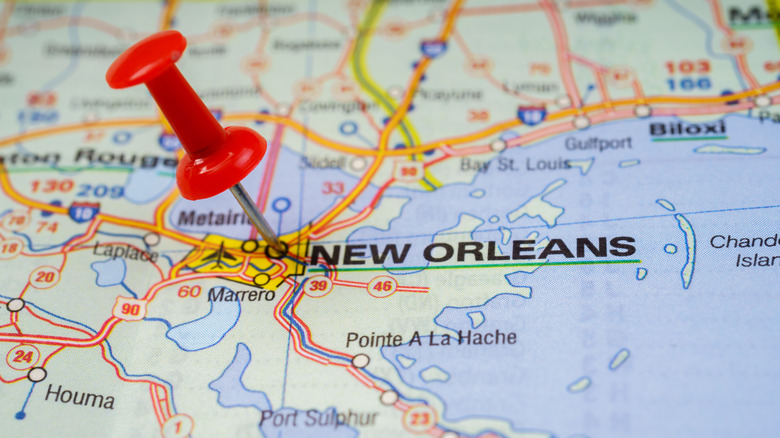 Red push pin marking New Orleans on a map