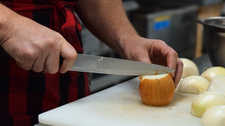 Employee cutting onions 