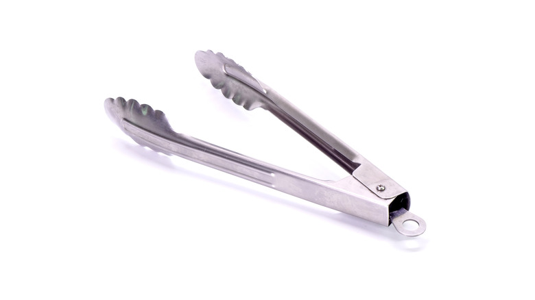 A pair of tongs