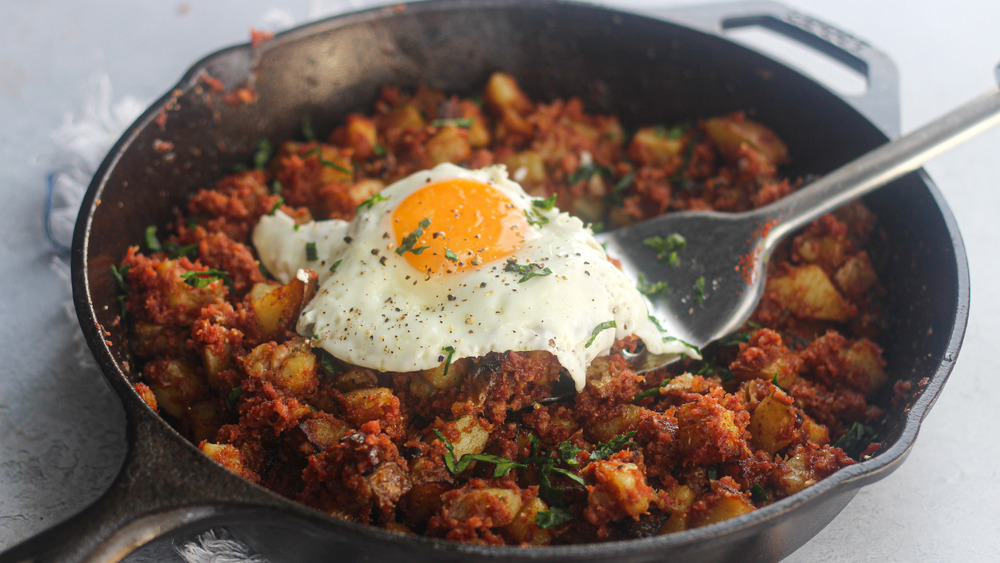 corned beef hash with egg