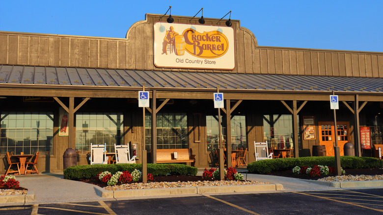 Cracker Barrel storefront