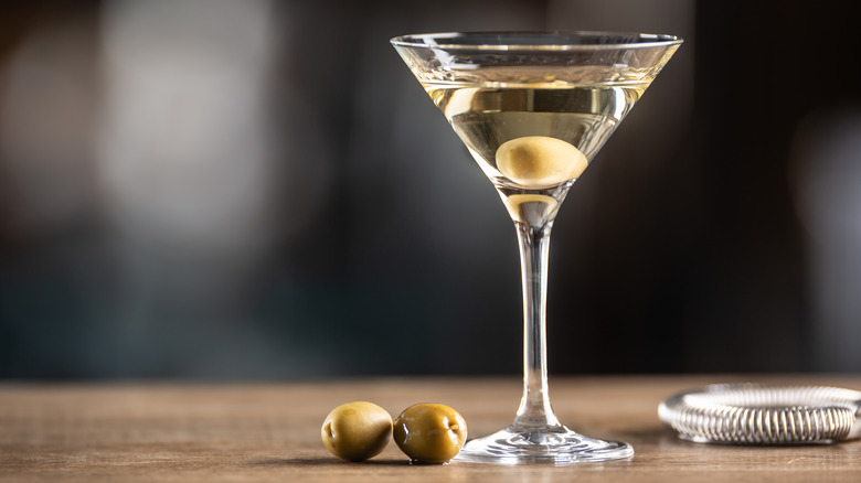 Dirty martini with olive in it