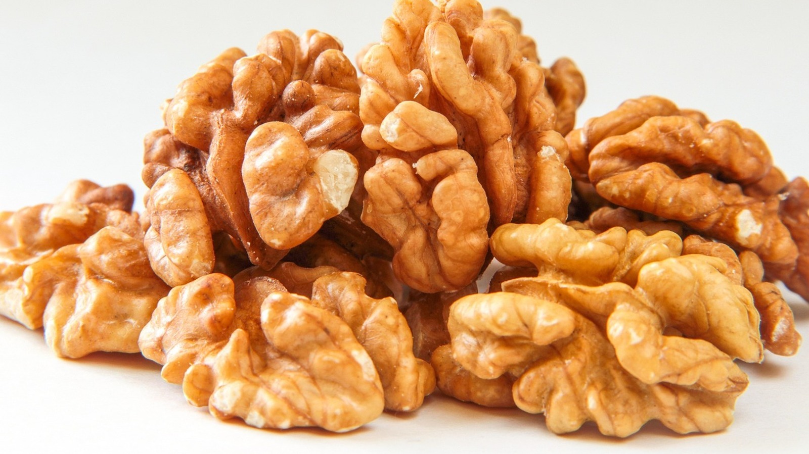 the-crucial-reason-you-should-be-eating-walnuts-every-day