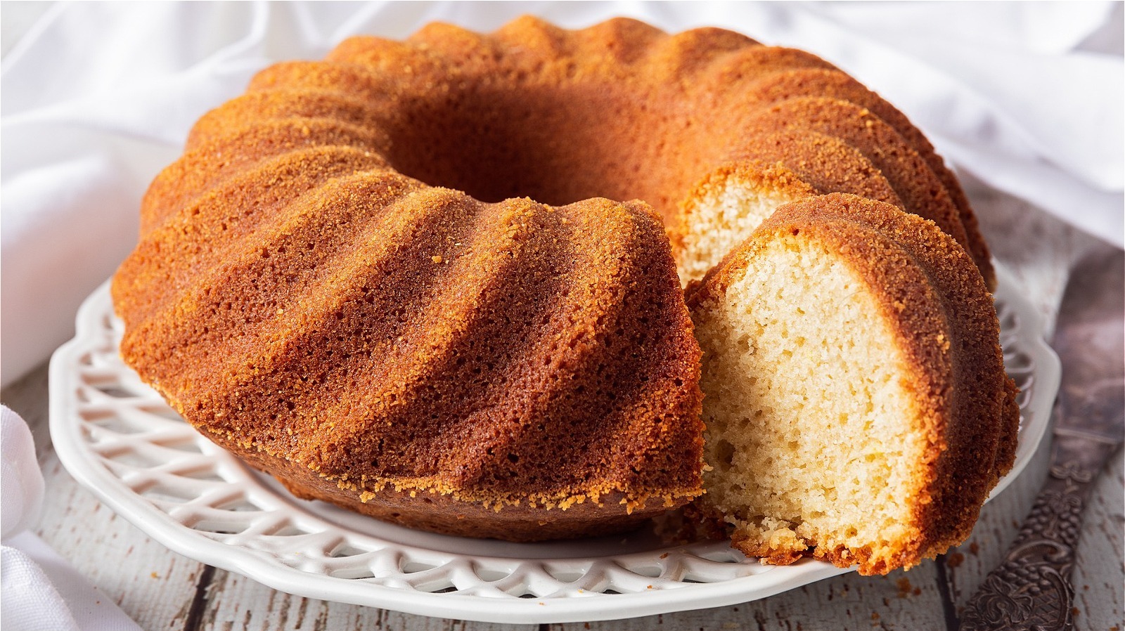 Flat lay of homemade bundt cake, spiral bundt cake, Top view of coconut bundt  cake Stock Photo - Alamy