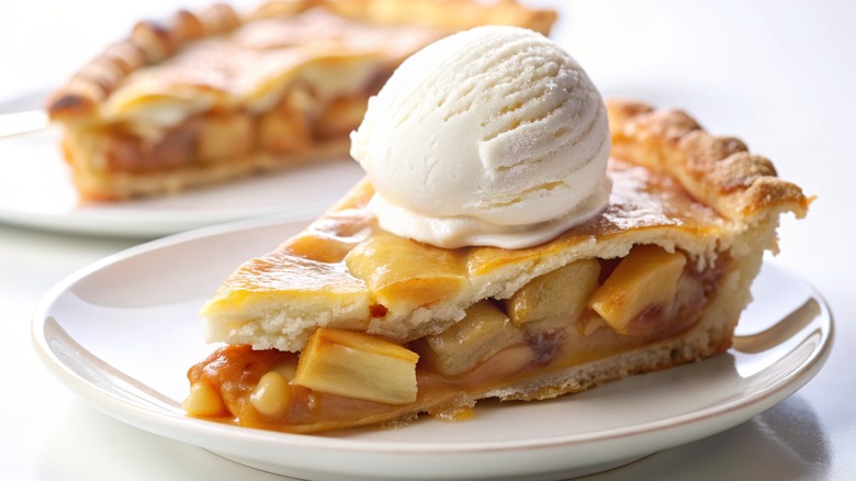 apple pie slice with ice cream