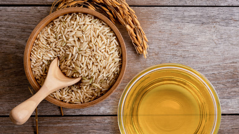 rice bran oil in bowl