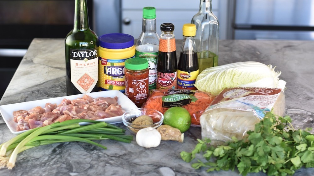 drunken noodles ingredients displayed