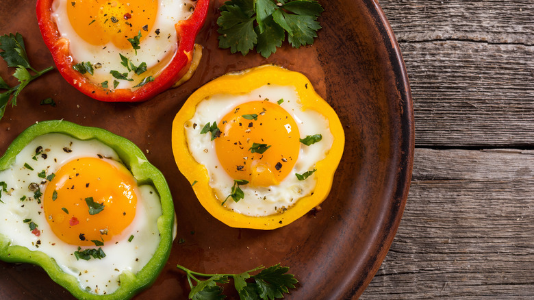 eggs baked in bell pepper rings