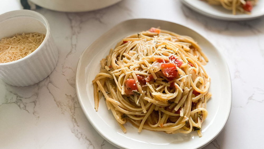 One-pot spaghetti on a plate