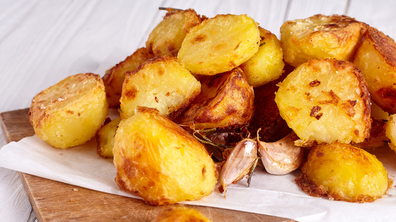 roast potatoes with garlic and rosemary