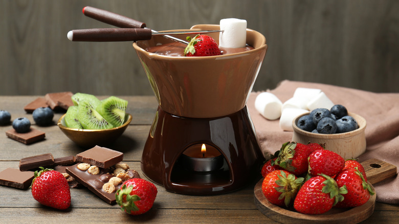 Fondue pot with chocolate fondue