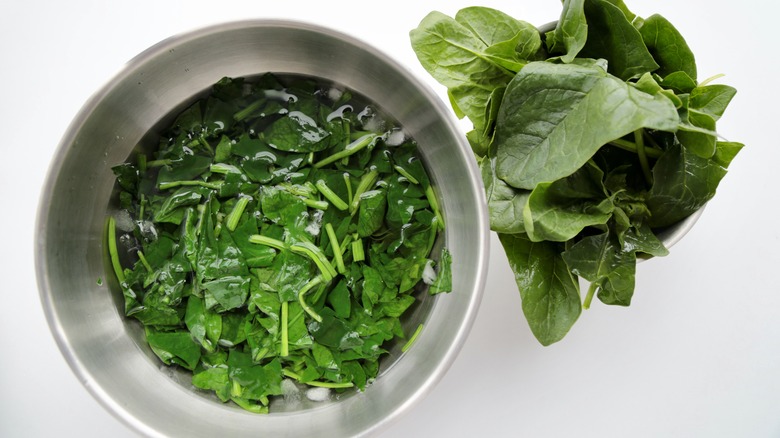 Blanching spinach