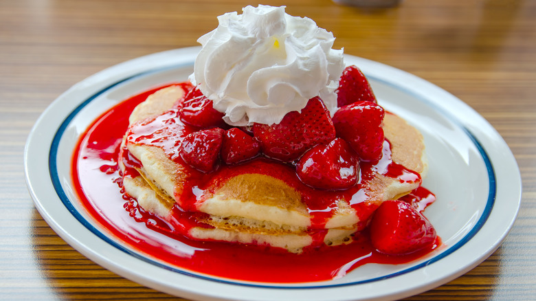 pancakes with strawberries and whipped cream