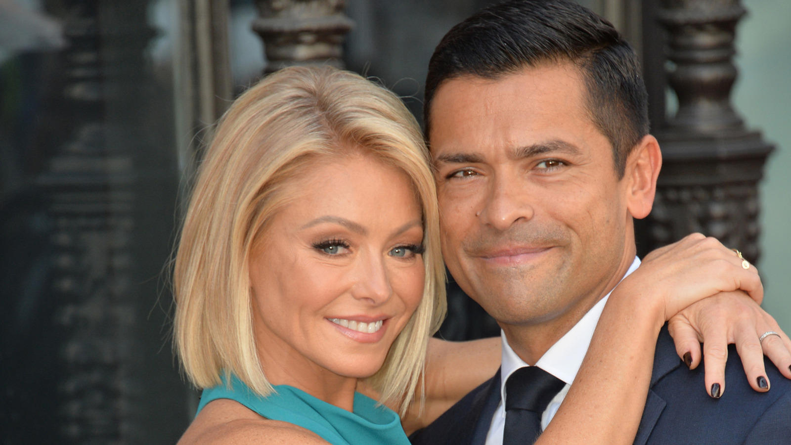 The Fast Food Item Kelly Ripa Always Passes Off To Her Husband