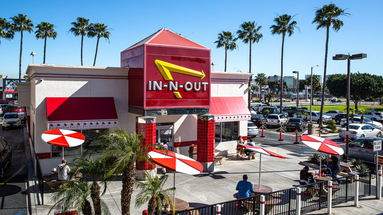 Exterior of an In-N-Out