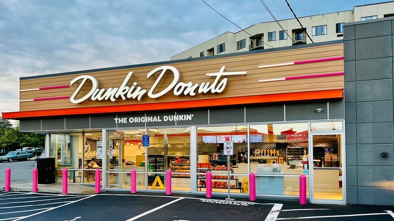 Dunkin' Donuts restaurant