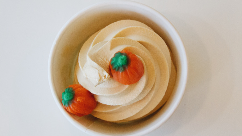 pumpkin spice frozen yogurt