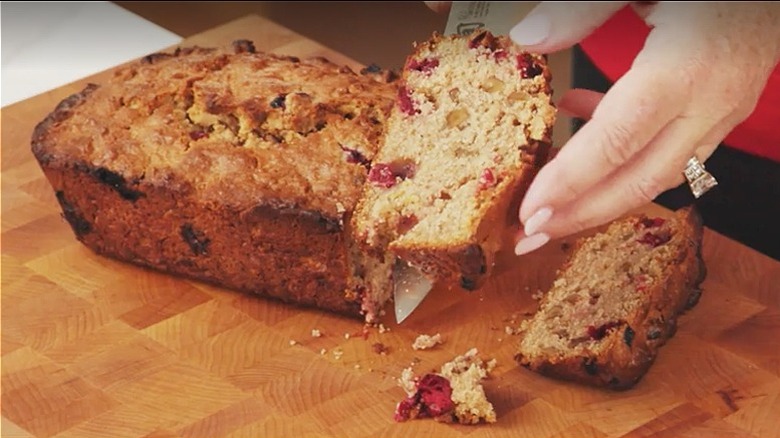 Trisha Yearwood serving pear cranberry bread