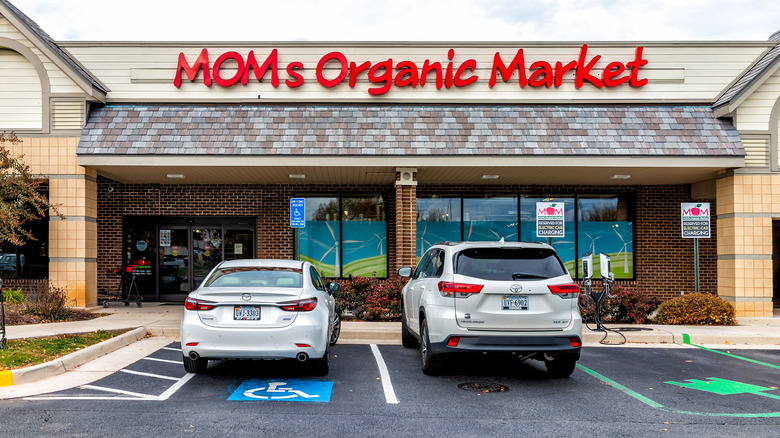 moms organic market