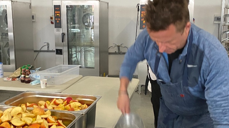 Marc Murphy prepares food for refugees