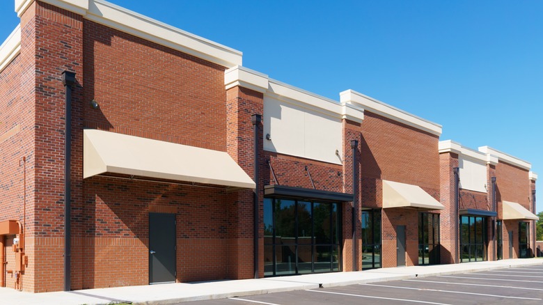 empty strip mall