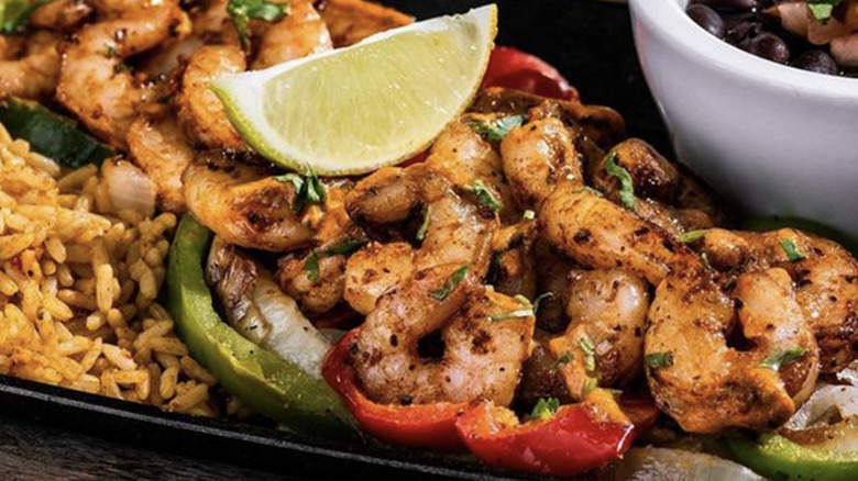 Blackened shrimp with lime and peppers