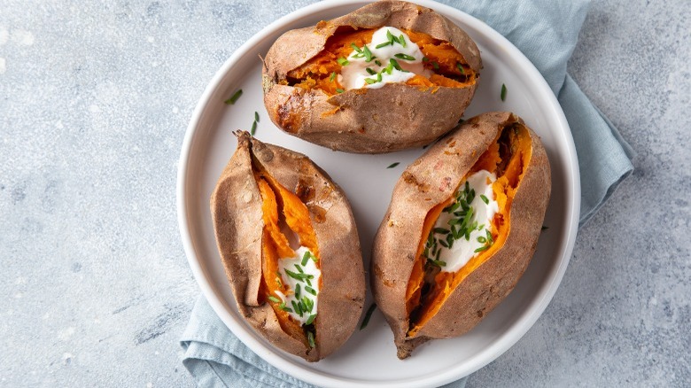 Baked sweet potatoes with topping