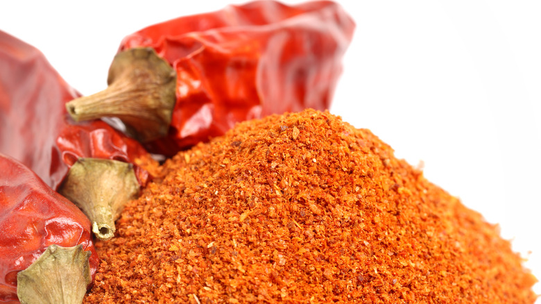 Dried chilies and chile powder