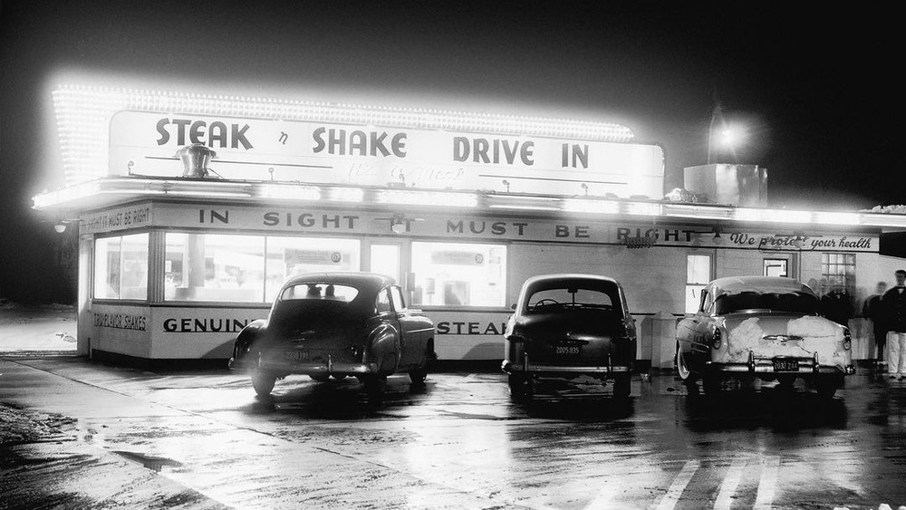 Steak 'n Shake restaurant with vintage cars