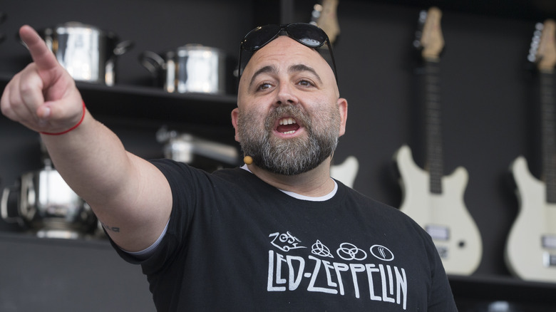 Duff Goldman pointing