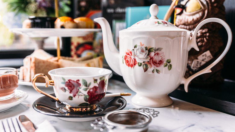 Why milk Pot is an important accessory in your tea set? - Ellementry