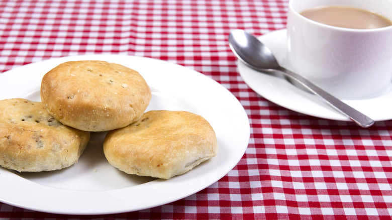 Eccles cakes with tea