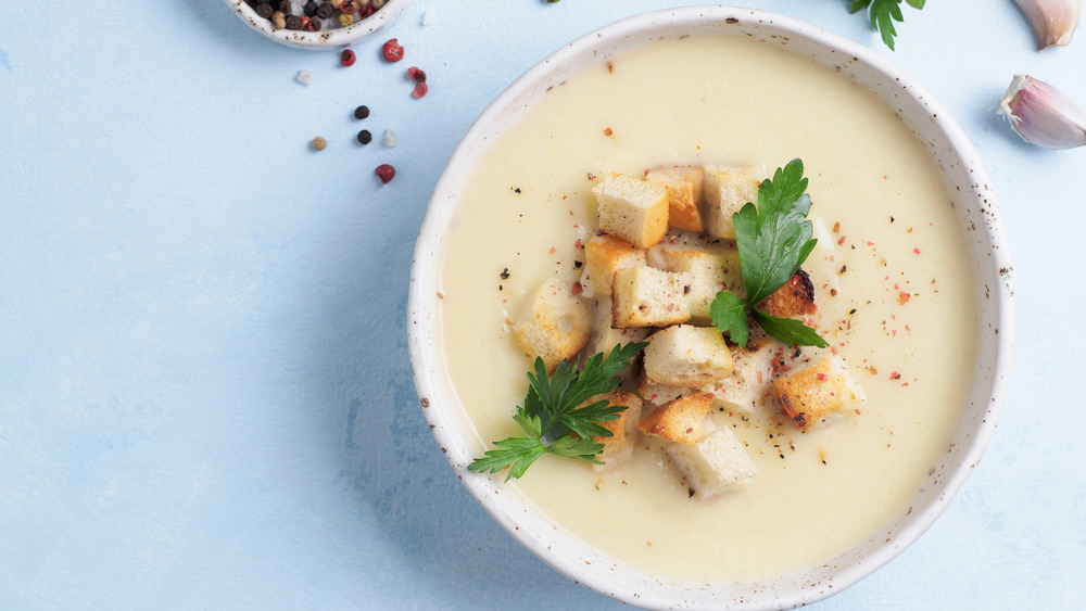 a bowl of soup with croutons