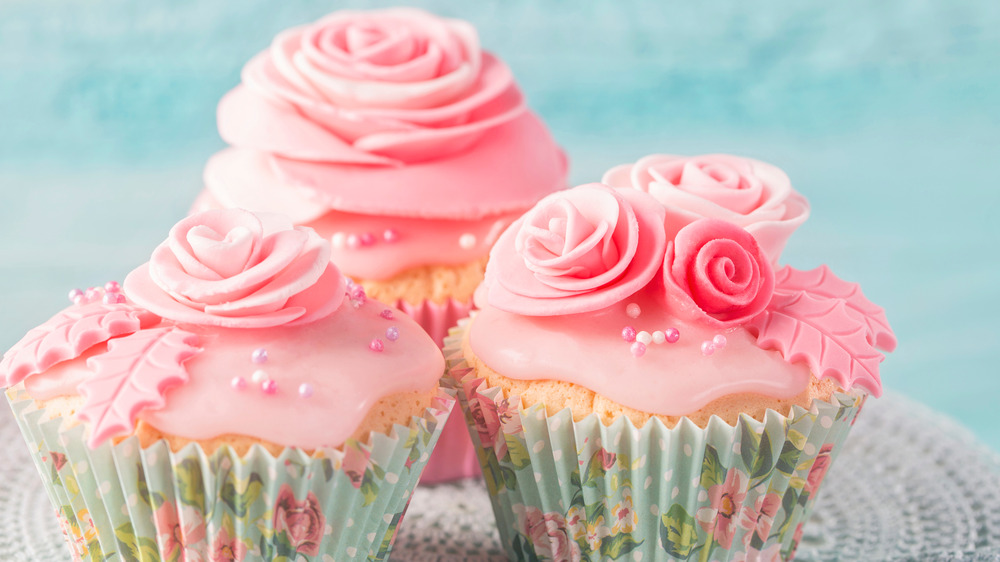 Cupcakes with flower decorations