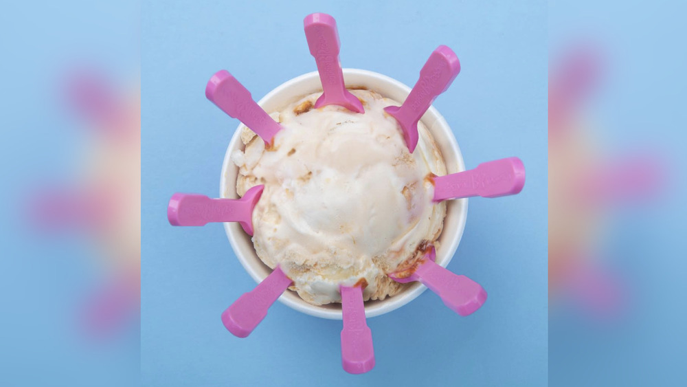 Baskin-Robbins spoons in a dish