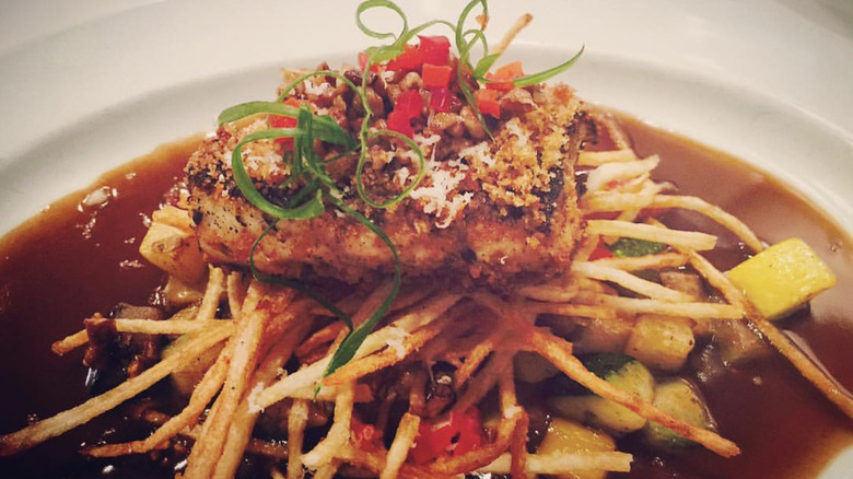 Fish with garnishes and shoestring potatoes