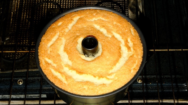 angel food cake pan