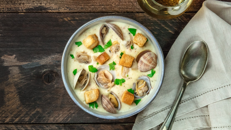 Clam chowder with croutons