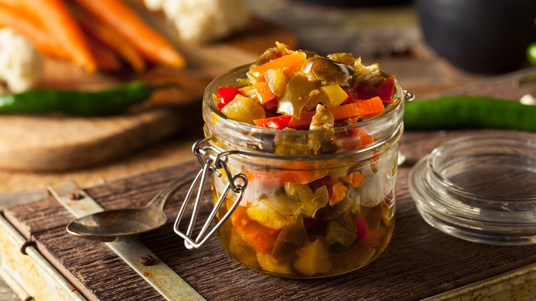 jar of giardiniera